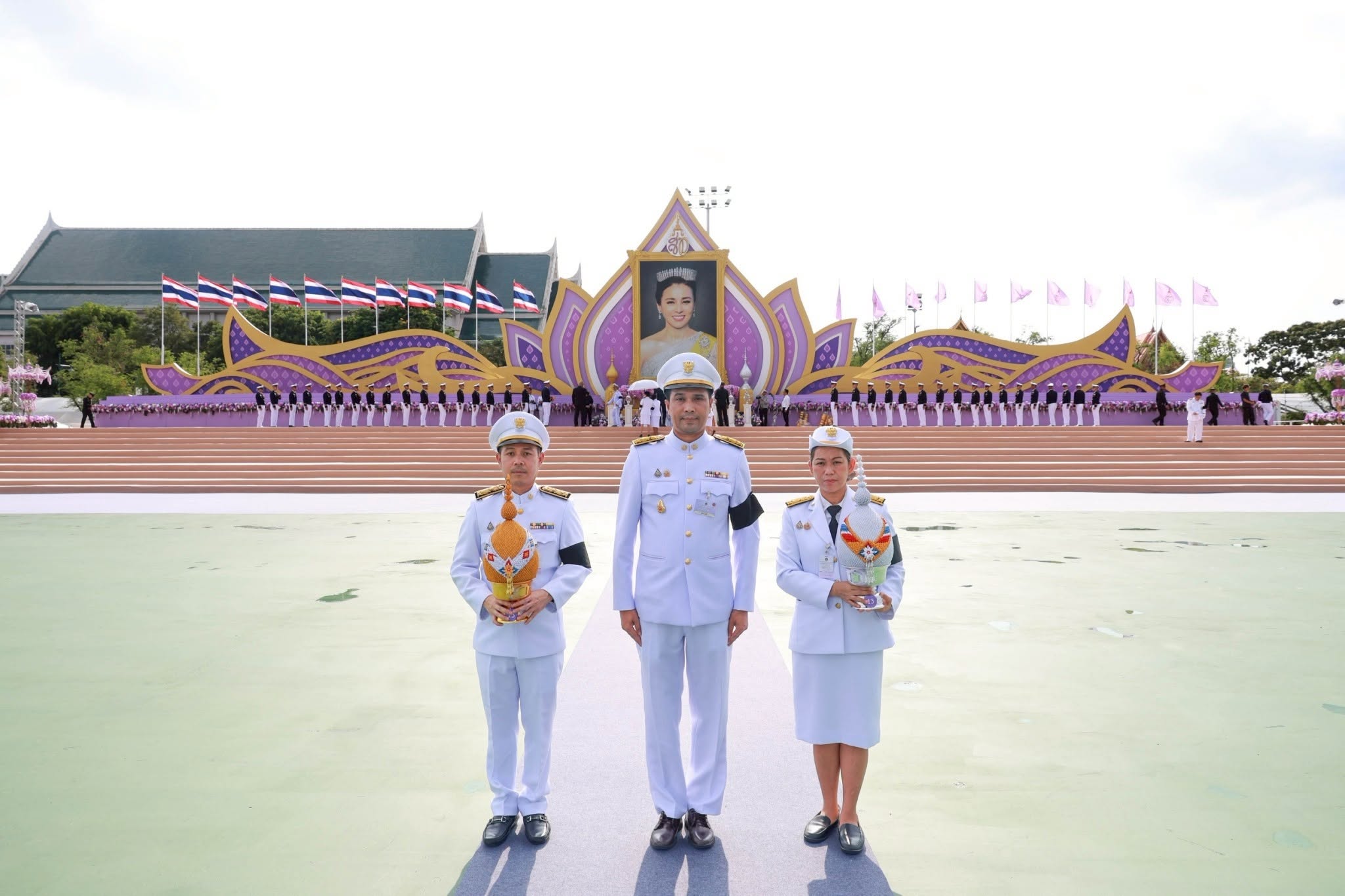 สคทช. ร่วมพิธีถวายเครื่องราชสักการะ วางพานพุ่ม และพิธีจุดเทียนถวายพระพรชัยมงคล เนื่องในโอกาสพระราชพิธีมหามงคลเฉลิมพระชนมพรรษา ๔ รอบ สมเด็จพระนางเจ้าฯ พระบรมราชินี ๓ มิถุนายน ๒๕๖๙